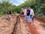 Moradores da localidade de Pinheiros recebem obra de ampliação de rede de água  