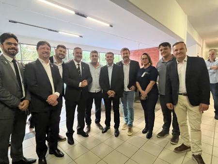 Ministro Pimenta anuncia R$ 5,5 milhões  para investimento no Hospital São José 