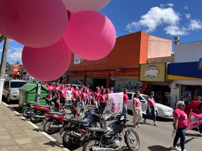 Caminhada do Outubro Rosa mobilizou  vitoriosas na luta contra o câncer de mama 