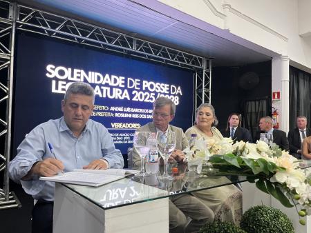 Prefeito, vice-prefeita e vereadores são empossados  para a legislatura 2025/2028