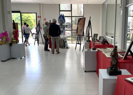 Exposição de Carnaval reúne fotos e fantasias premiadas 