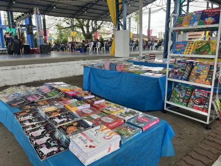 Feira do Livro terá palestra com a autora de A Casa das Sete Mulheres Feira do Livro terá palestra com a autora de A Casa das Sete Mulheres